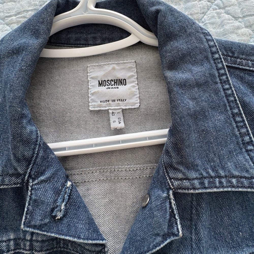 Authentic Moschino jacket. - Picture 4 of 5